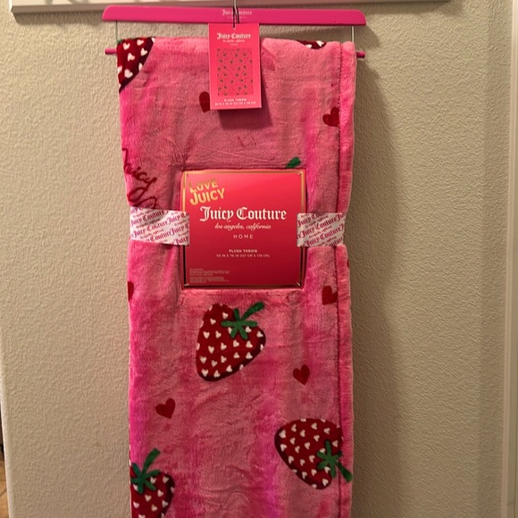 Juicy Couture Other - NWT Juicy Couture Strawberries Hearts Pink Plush Throw
